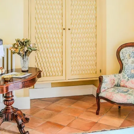 Giulia Villa Monterusciello